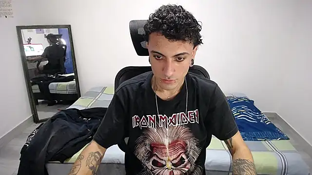 Snapshot of present_the_magic chatting on December 21, 2025, 7:54 pm present the magic online show from December 21, 2025, 7:54 pm