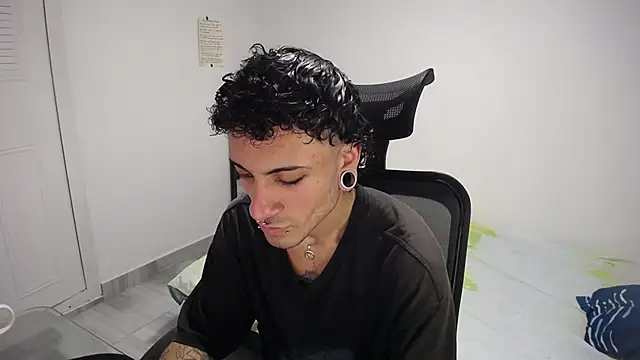 Snapshot of present_the_magic chatting on January 14, 2026, 8:14 pm present the magic online show from January 14, 2026, 8:14 pm