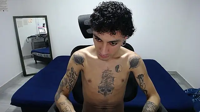 Snapshot of present_the_magic chatting on March 7, 2026, 8:17 pm present the magic online show from March 7, 2026, 8:17 pm