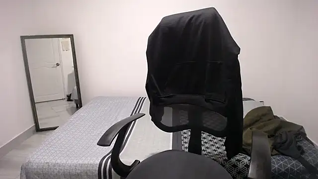 Snapshot of present_the_magic chatting on April 10, 2026, 5:34 am present the magic online show from April 10, 2026, 5:34 am