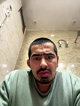 shivani0999 online show from January 11, 2026, 11:43 pm