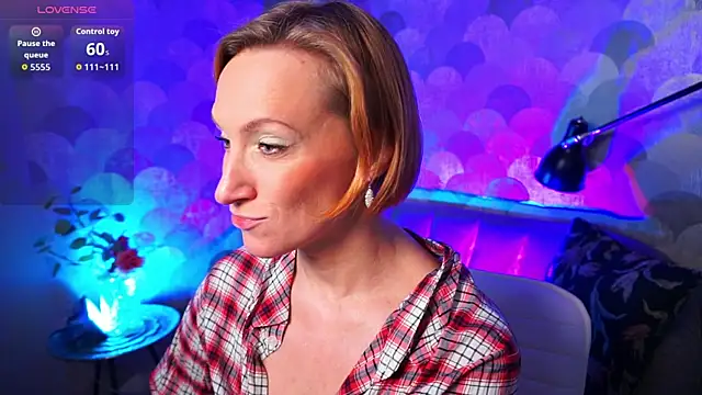 UmaTruewoman online show from October 13, 2025, 5:51 am