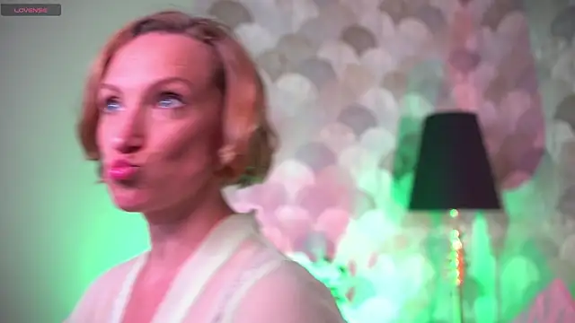 UmaTruewoman online show from December 20, 2025, 5:25 am