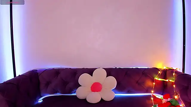 Snapshot of Fluffy_Rose chatting on December 2, 2024, 3:58 am Fluffy Rose online show from December 2, 2024, 3:58 am