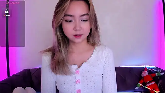 Snapshot of Fluffy_Rose chatting on December 9, 2024, 1:51 am Fluffy Rose online show from December 9, 2024, 1:51 am