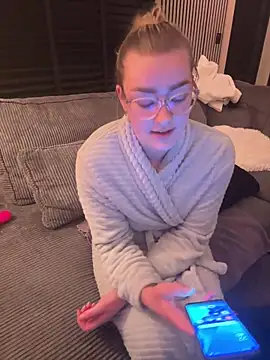 Snapshot of xX_HotCouple_Xx chatting on December 15, 2025, 9:41 pm xX HotCouple Xx online show from December 15, 2025, 9:41 pm