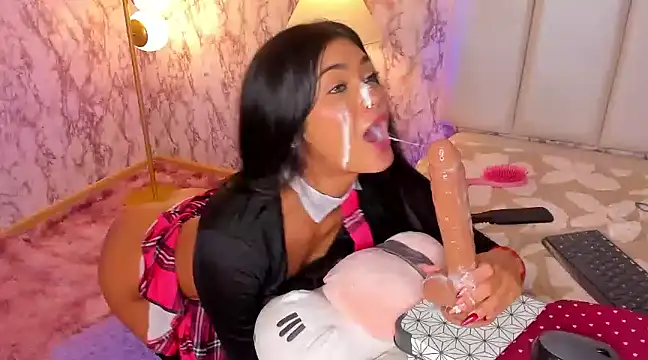 Snapshot of CaseyPiierce chatting on February 8, 2025, 3:53 pm CaseyPiierce online show from February 8, 2025, 3:53 pm