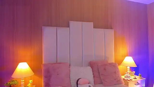 Snapshot of CaseyPiierce chatting on November 6, 2025, 7:59 pm CaseyPiierce online show from November 6, 2025, 7:59 pm