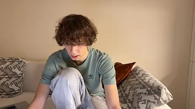 Snapshot of denobluorka chatting on December 17, 2025, 2:12 pm denobluorka online show from December 17, 2025, 2:12 pm