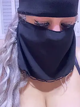 Snapshot of mari_layali chatting on March 4, 2025, 3:00 am mari layali online show from March 4, 2025, 3:00 am