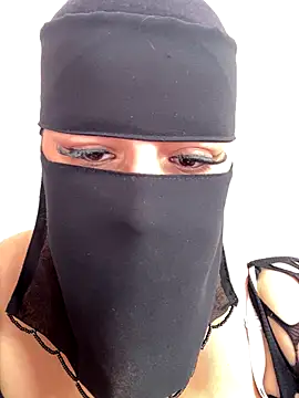 Snapshot of mari_layali chatting on November 24, 2025, 12:16 pm mari layali online show from November 24, 2025, 12:16 pm