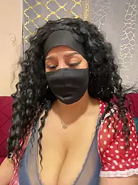 Snapshot of mari_layali chatting on February 1, 2026, 11:03 pm mari layali online show from February 1, 2026, 11:03 pm