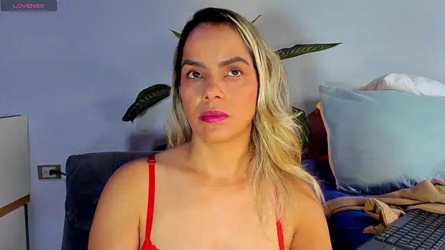 ClaraMariaMon online show from February 14, 2025, 4:41 pm