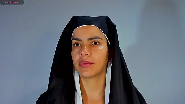 ClaraMariaMon online show from February 26, 2025, 1:52 pm