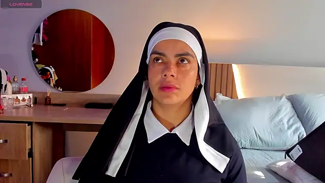 ClaraMariaMon online show from March 11, 2025, 1:34 pm