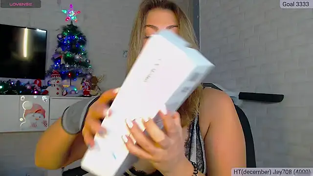 SuchCute online show from December 19, 2024, 3:18 am