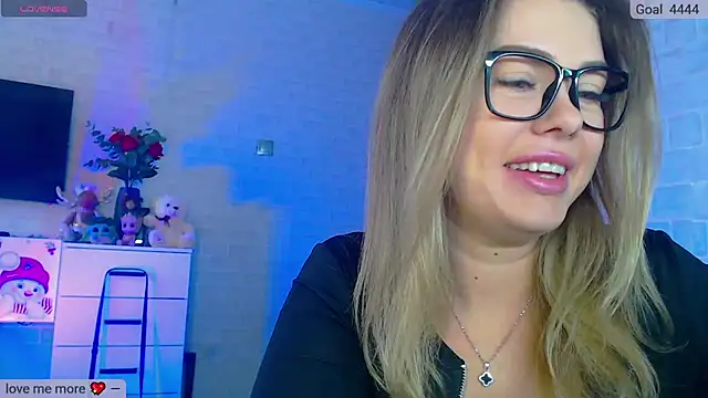 SuchCute online show from March 10, 2025, 3:01 am