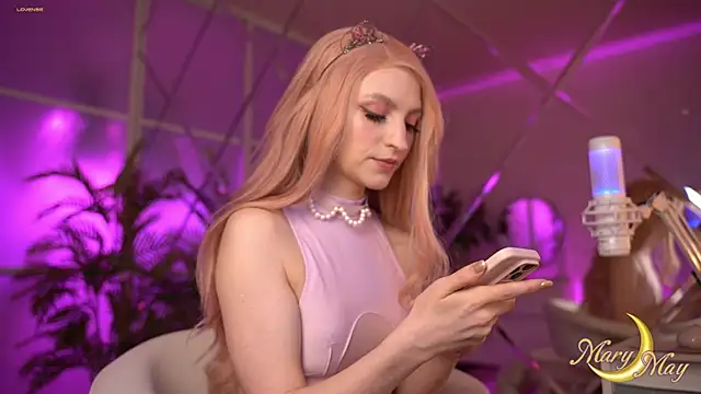 marylunamay online show from January 24, 2025, 10:08 pm