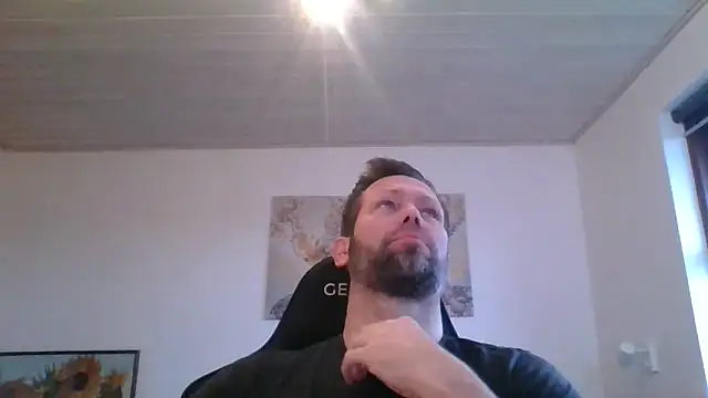 Snapshot of Gotta1 chatting on December 18, 2025, 11:49 am Gotta1 online show from December 18, 2025, 11:49 am