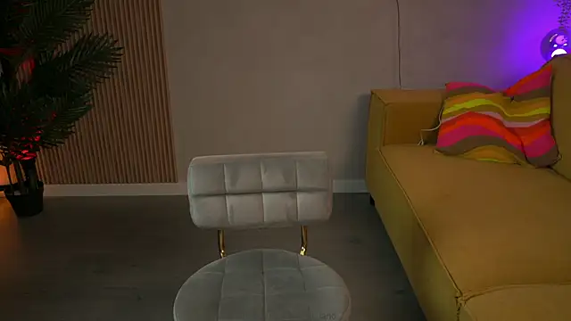 emma land online show from December 16, 2025, 7:52 pm