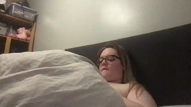 honeyyy24 online show from September 13, 2025, 9:58 pm