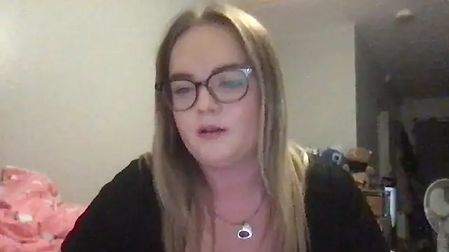 honeyyy24 online show from October 9, 2025, 9:57 pm