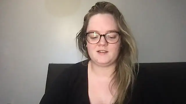 honeyyy24 online show from October 23, 2025, 8:29 pm