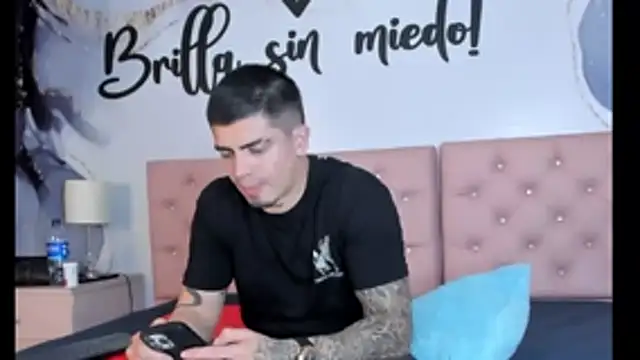 Snapshot of _mrcock chatting on December 10, 2024, 4:34 am mrcock online show from December 10, 2024, 4:34 am