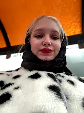 Snapshot of Milkyy_wway chatting on December 6, 2024, 7:43 am Milkyy wway online show from December 6, 2024, 7:43 am