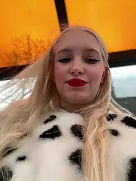 Snapshot of Milkyy_wway chatting on December 25, 2024, 7:24 am Milkyy wway online show from December 25, 2024, 7:24 am