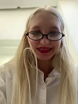 Snapshot of Milkyy_wway chatting on December 29, 2024, 11:18 am Milkyy wway online show from December 29, 2024, 11:18 am