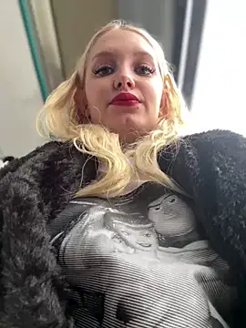 Snapshot of Milkyy_wway chatting on January 22, 2025, 10:40 am Milkyy wway online show from January 22, 2025, 10:40 am