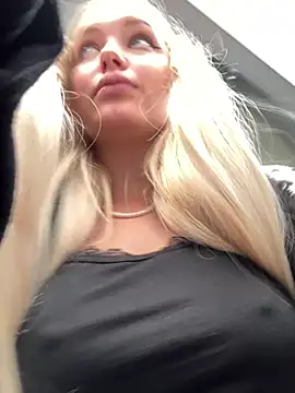 Snapshot of Milkyy_wway chatting on March 16, 2025, 10:44 am Milkyy wway online show from March 16, 2025, 10:44 am
