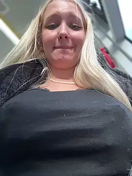 Snapshot of Milkyy_wway chatting on March 16, 2025, 1:49 pm Milkyy wway online show from March 16, 2025, 1:49 pm