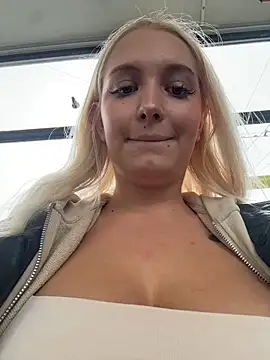 Snapshot of Milkyy_wway chatting on October 5, 2025, 12:25 pm Milkyy wway online show from October 5, 2025, 12:25 pm
