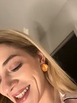 Snapshot of Lolitaxlola chatting on February 17, 2026, 1:57 am Lolitaxlola online show from February 17, 2026, 1:57 am