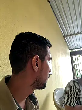 Snapshot of EnriquePersian197 chatting on October 18, 2025, 1:23 pm EnriquePersian197 online show from October 18, 2025, 1:23 pm