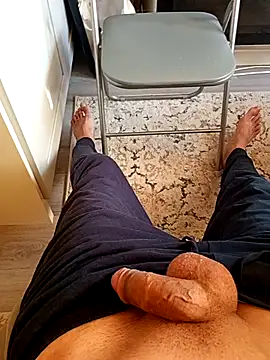 Snapshot of AndreiDts92 chatting on February 16, 2026, 1:29 pm AndreiDts92 online show from February 16, 2026, 1:29 pm