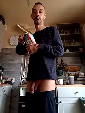 Snapshot of AndreiDts92 chatting on February 28, 2026, 8:04 am AndreiDts92 online show from February 28, 2026, 8:04 am