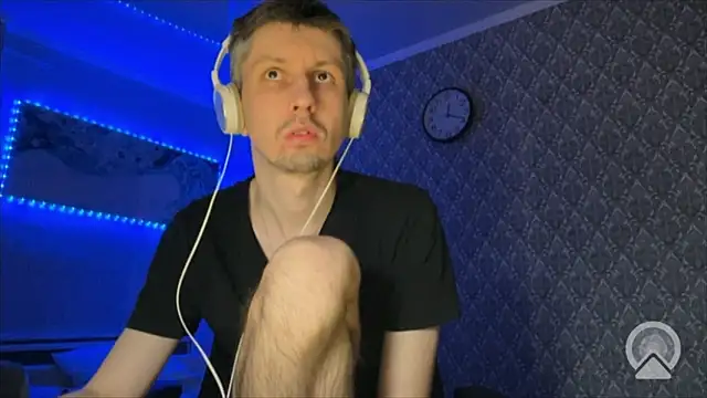 Snapshot of Aki-Laky chatting on December 16, 2025, 7:19 pm Aki-Laky online show from December 16, 2025, 7:19 pm