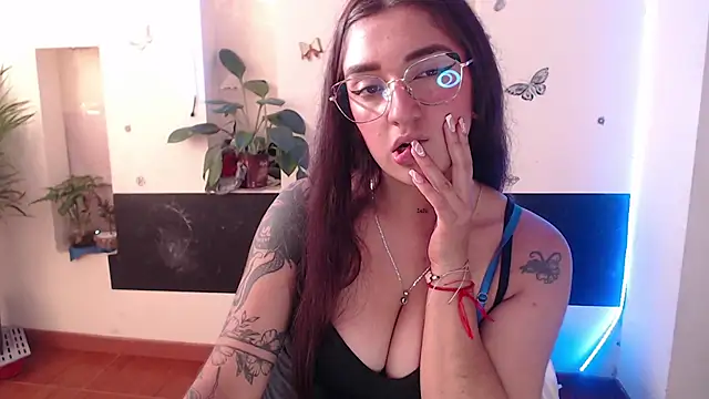 Snapshot of Lia-mitch chatting on January 16, 2025, 9:51 pm Lia-mitch online show from January 16, 2025, 9:51 pm