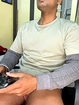 Snapshot of loveboyrp chatting on December 23, 2025, 4:10 am loveboyrp online show from December 23, 2025, 4:10 am