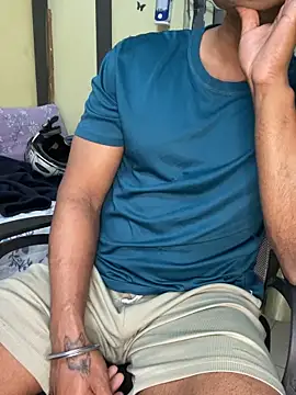 Snapshot of loveboyrp chatting on February 3, 2026, 9:03 am loveboyrp online show from February 3, 2026, 9:03 am