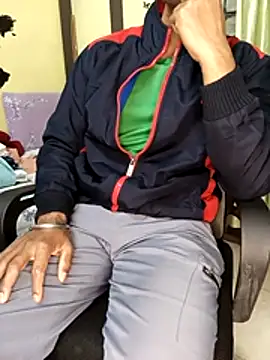 Snapshot of loveboyrp chatting on February 24, 2026, 2:31 am loveboyrp online show from February 24, 2026, 2:31 am