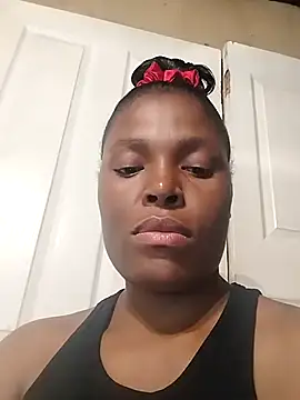 Snapshot of Smoochy_ chatting on November 29, 2025, 2:25 am Smoochy online show from November 29, 2025, 2:25 am