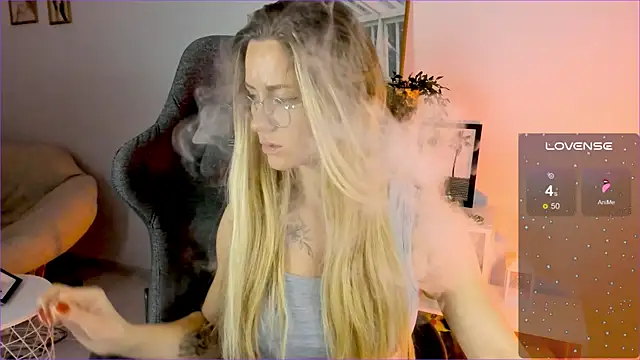 Snapshot of LadyIzabel chatting on December 2, 2024, 5:15 am LadyIzabel online show from December 2, 2024, 5:15 am