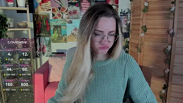 Snapshot of LadyIzabel chatting on December 12, 2024, 8:36 am LadyIzabel online show from December 12, 2024, 8:36 am