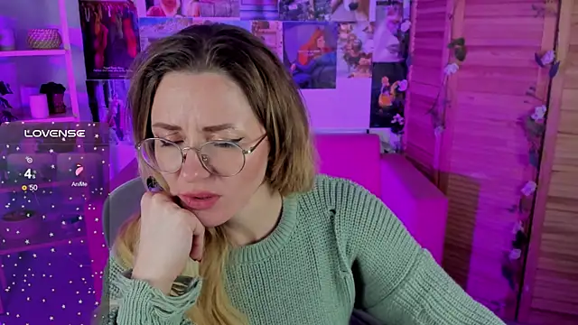 Snapshot of LadyIzabel chatting on December 12, 2024, 12:01 pm LadyIzabel online show from December 12, 2024, 12:01 pm