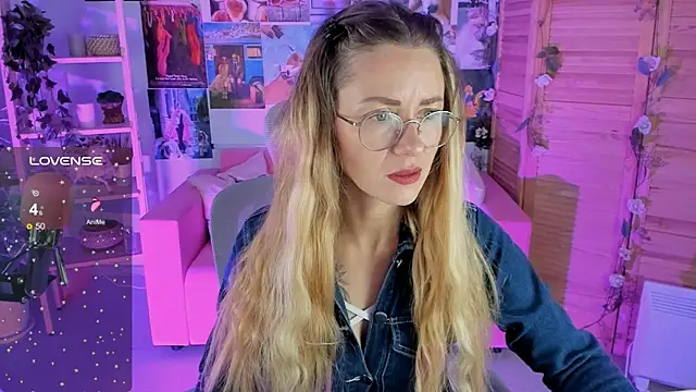 Snapshot of LadyIzabel chatting on January 18, 2025, 5:31 am LadyIzabel online show from January 18, 2025, 5:31 am