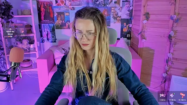 Snapshot of LadyIzabel chatting on January 18, 2025, 8:52 am LadyIzabel online show from January 18, 2025, 8:52 am